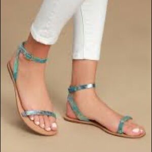 NWOT Lulu’s COLETTE Hologram Leather Flat Ankle Strap Sandal size 10